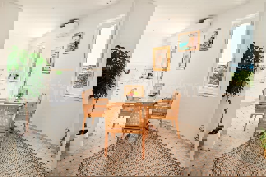 Spalato, Bačvice, lussuoso appartamento con tre camere da letto, 105 m2, in vendita