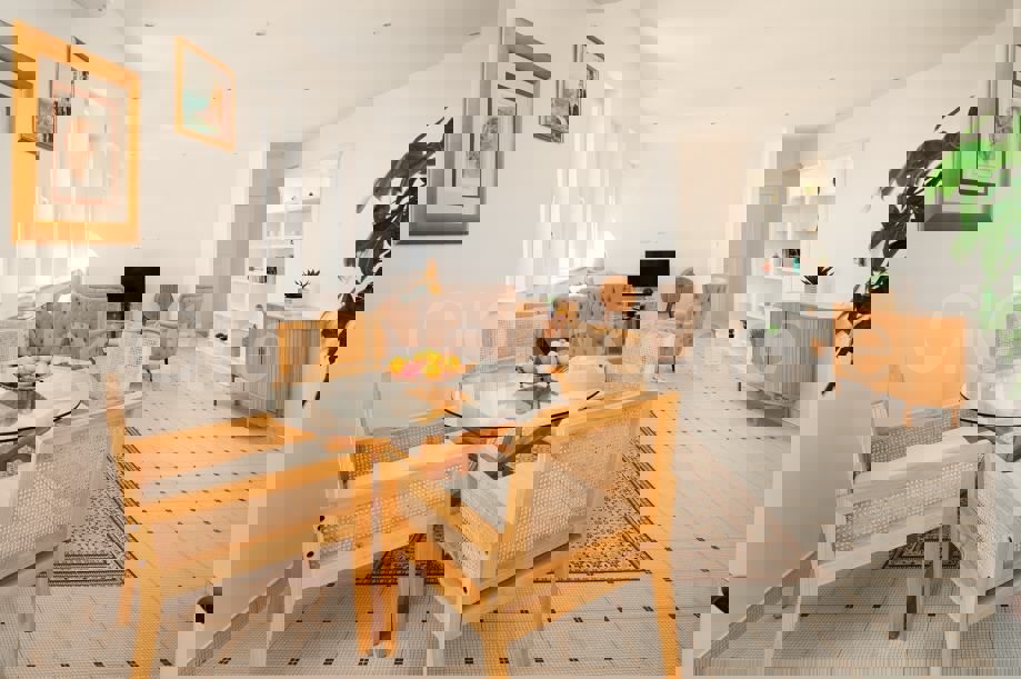 Spalato, Bačvice, lussuoso appartamento con tre camere da letto, 105 m2, in vendita