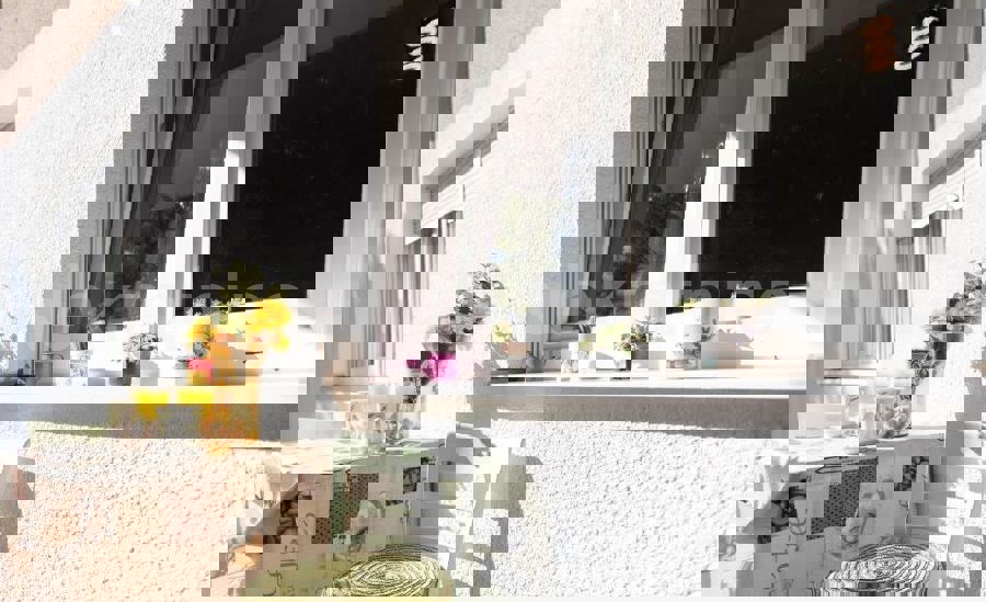 Appartamento arredato con due camere da letto, primo piano, in vendita a Split, Sukoišan.