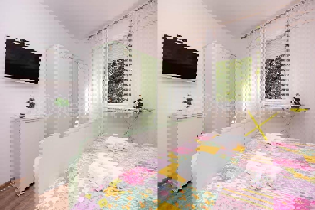 Appartamento arredato con due camere da letto, primo piano, in vendita a Split, Sukoišan.