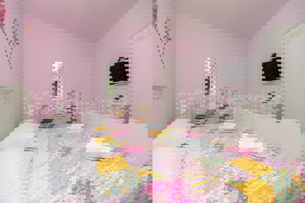 Appartamento arredato con due camere da letto, primo piano, in vendita a Split, Sukoišan.