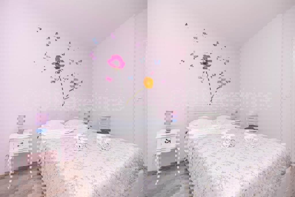 Appartamento arredato con due camere da letto, primo piano, in vendita a Split, Sukoišan.