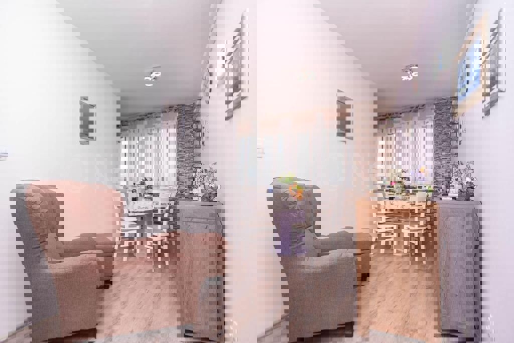 Appartamento arredato con due camere da letto, primo piano, in vendita a Split, Sukoišan.