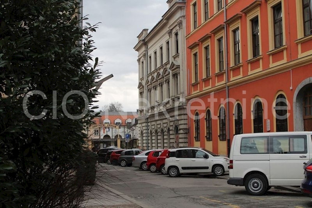 Karlovac, Centro, hotel da ristrutturare, vendita