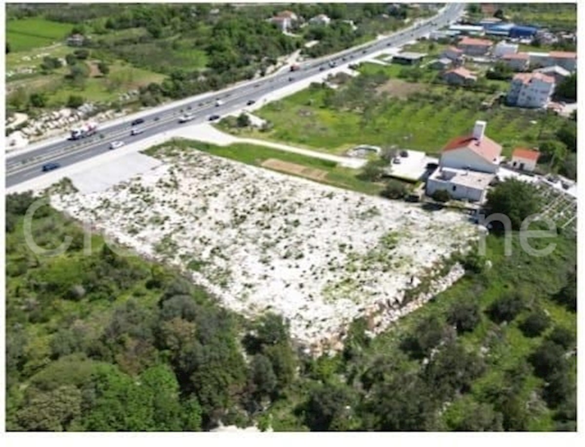 Kaštel Lukšić, terreno edificabile M1, in vendita