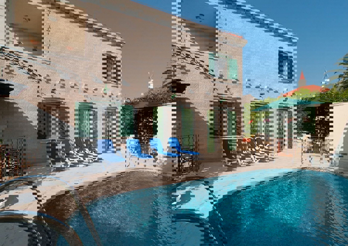 Brač, Mirca, casa con piscina, in vendita