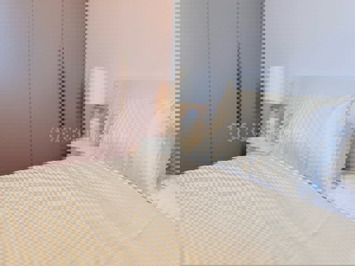 Spalato, Duilovo, lussuoso appartamento con tre camere da letto e posto auto in garage