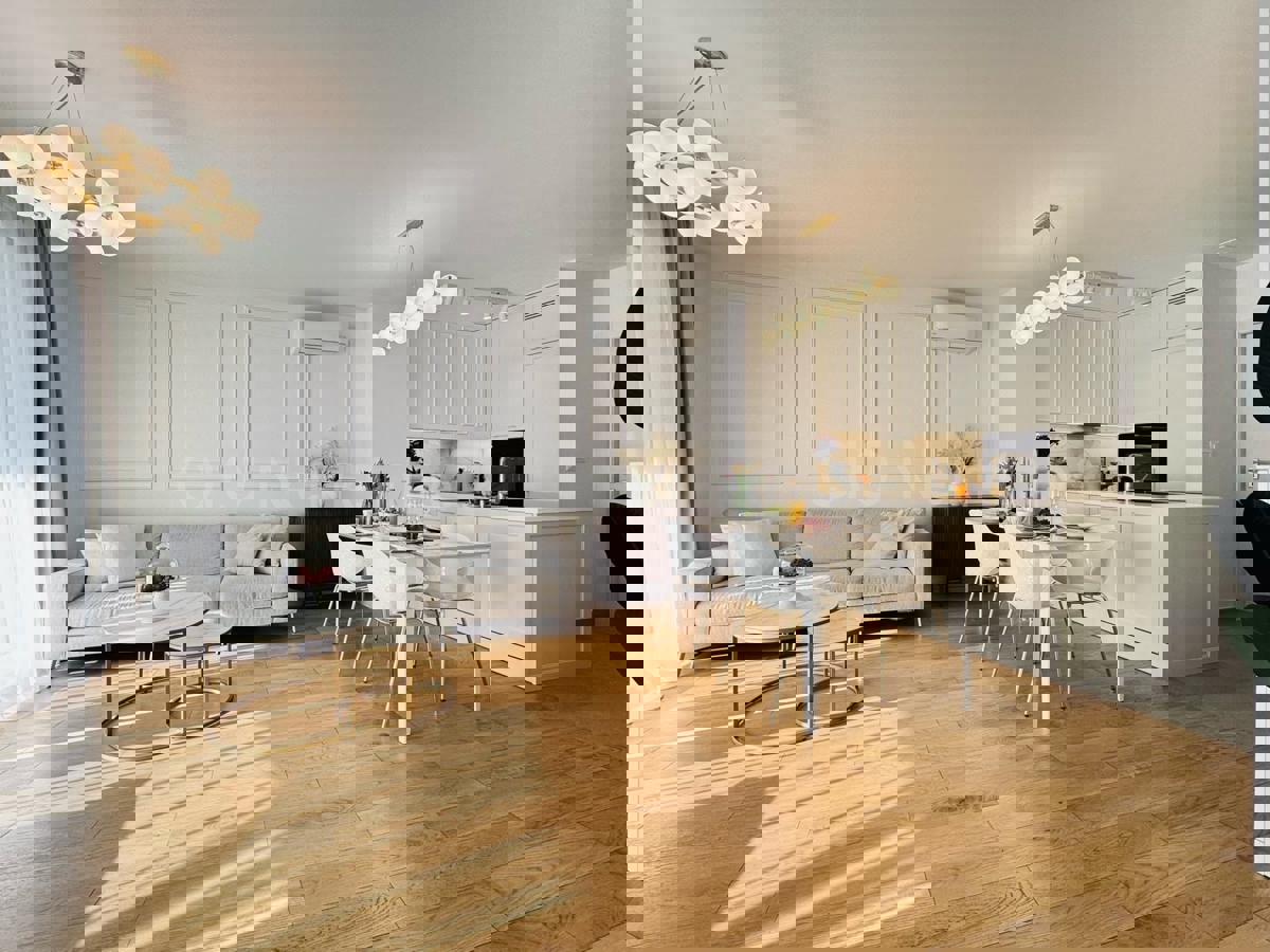 Spalato, Duilovo, lussuoso appartamento con tre camere da letto e posto auto in garage