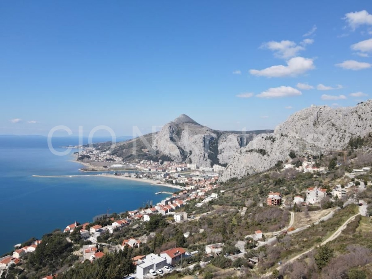 Omiš, Terreno edificabile con permesso di costruzione, due ville di lusso