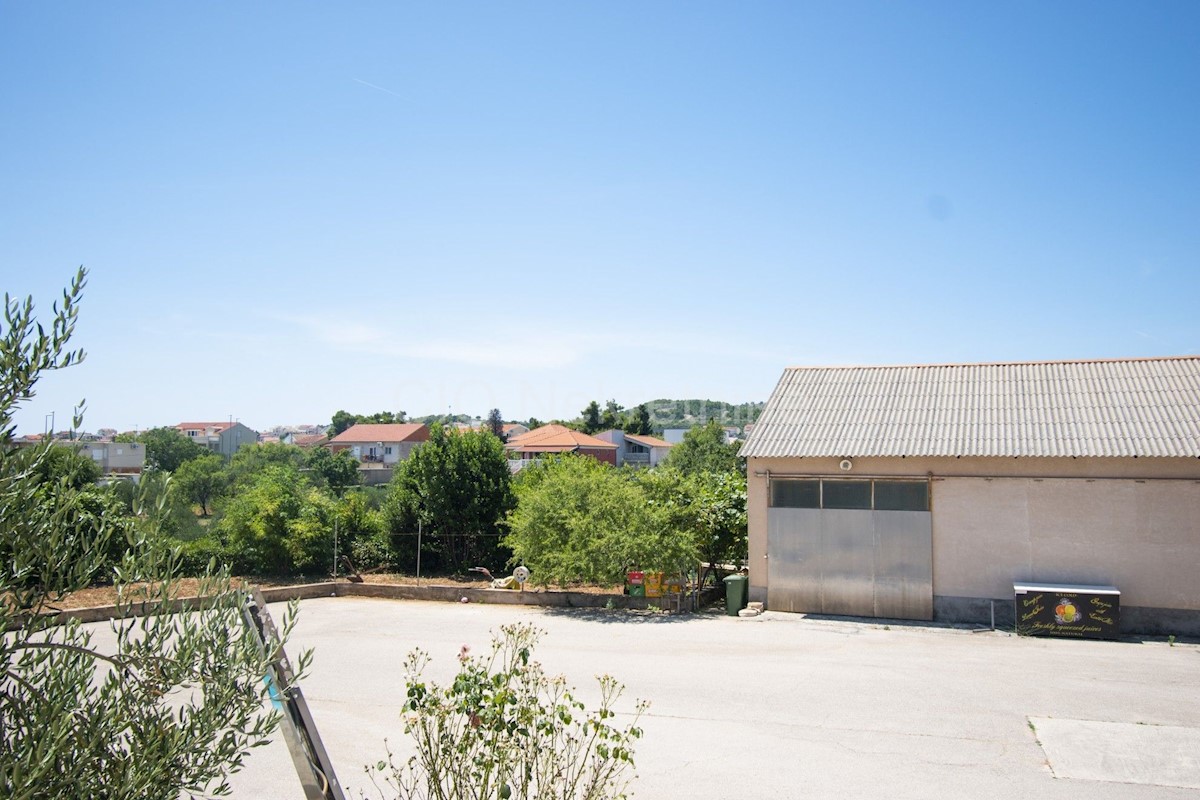 Vodice, casa indipendente su un terreno di 3500 m2, in vendita