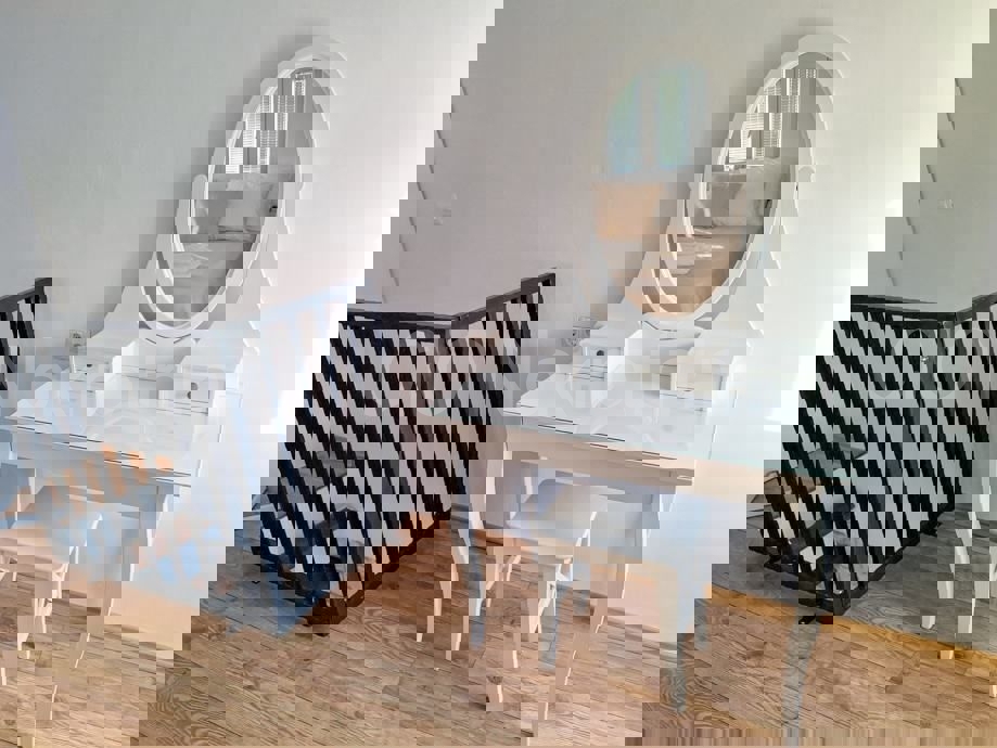 Čiovo, Trogir, appartamento arredato con una camera da letto in una casa, in vendita