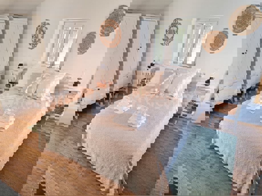 Čiovo, Trogir, appartamento arredato con una camera da letto in una casa, in vendita