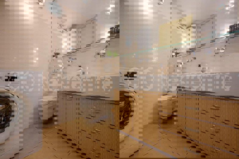 Spalato, Città, appartamento con due camere da letto 56 m2, posizione eccellente, in vendita