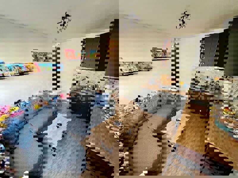 Spalato, Spinut, appartamento disposto come due appartamenti con una camera da letto, in vendita