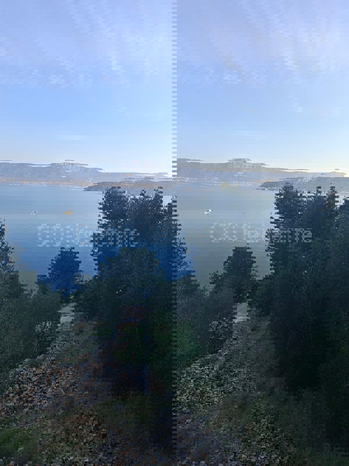 Slatine, terreno agricolo di 3.276 m2, in prima fila dal mare