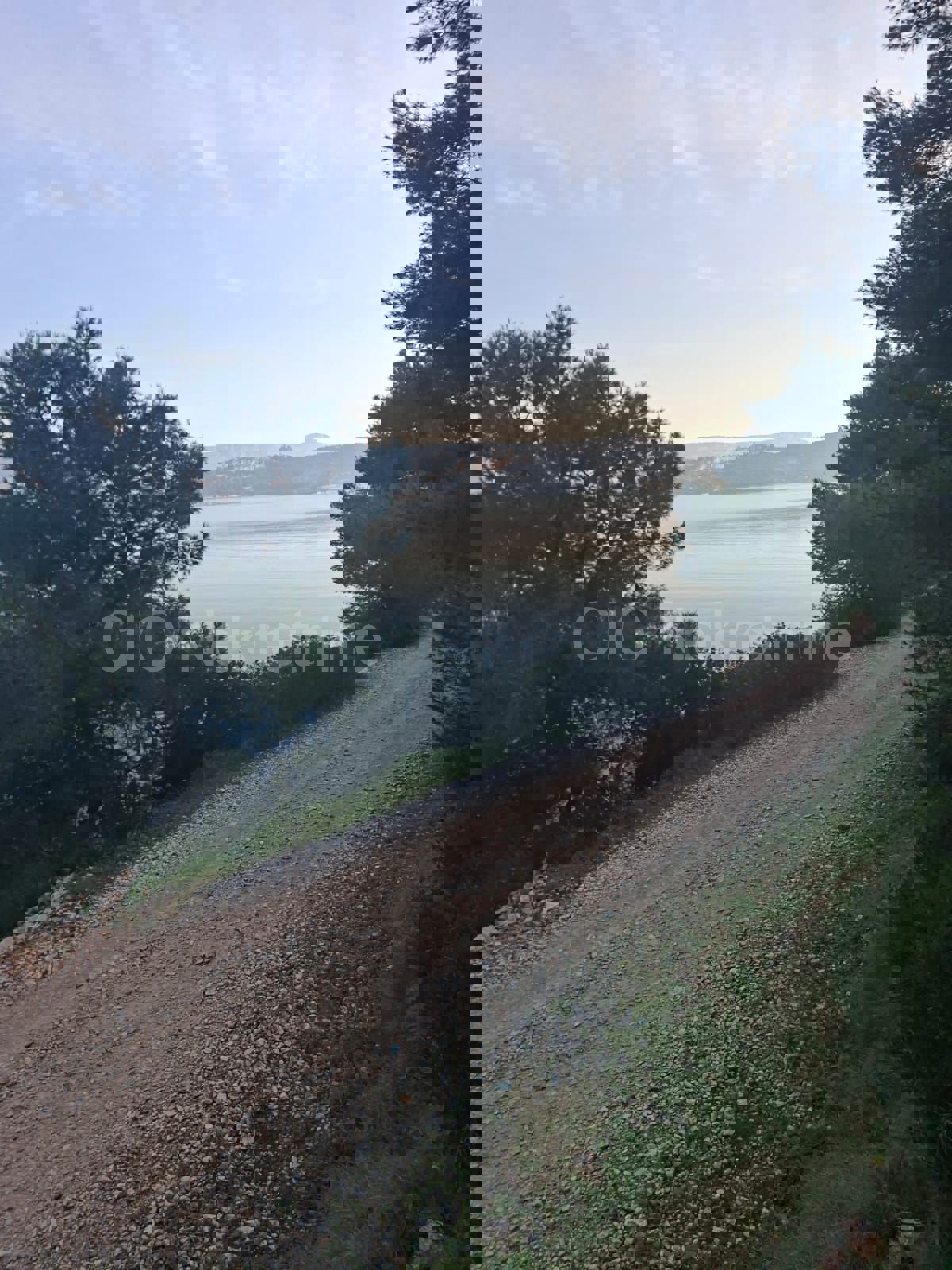 Slatine, terreno agricolo di 3.276 m2, in prima fila dal mare