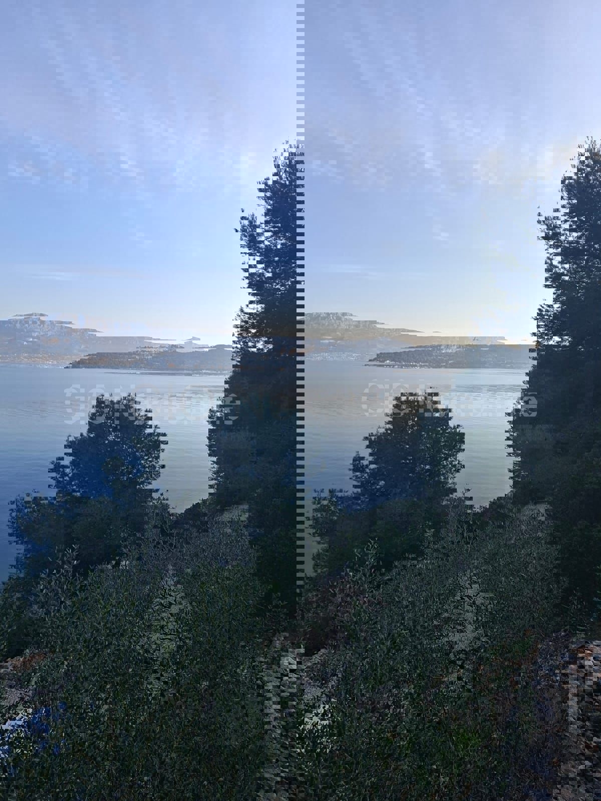 Slatine, terreno agricolo di 3.276 m2, in prima fila dal mare