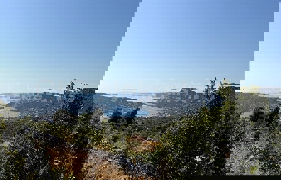 Vinišće, terreno edificabile con vista mare