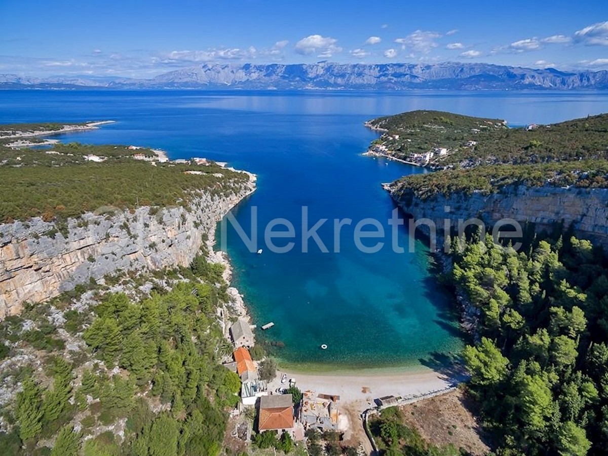 Hvar, Pokrivenik, terreno edificabile prima fila al mare, in vendita