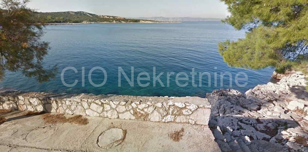 Hvar, Pokrivenik, terreno edificabile prima fila al mare, in vendita