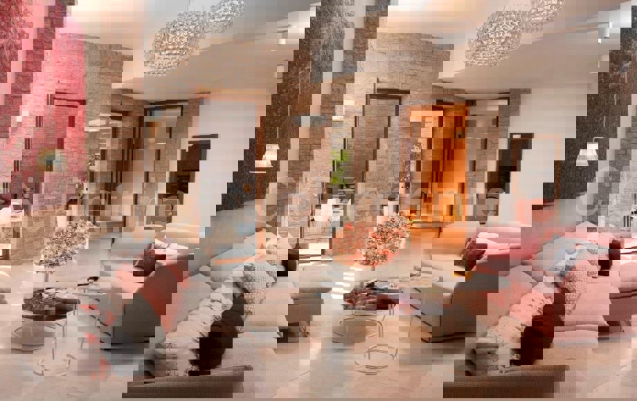 Brač, Selca-Povlja, villa di lusso, 1a fila al mare