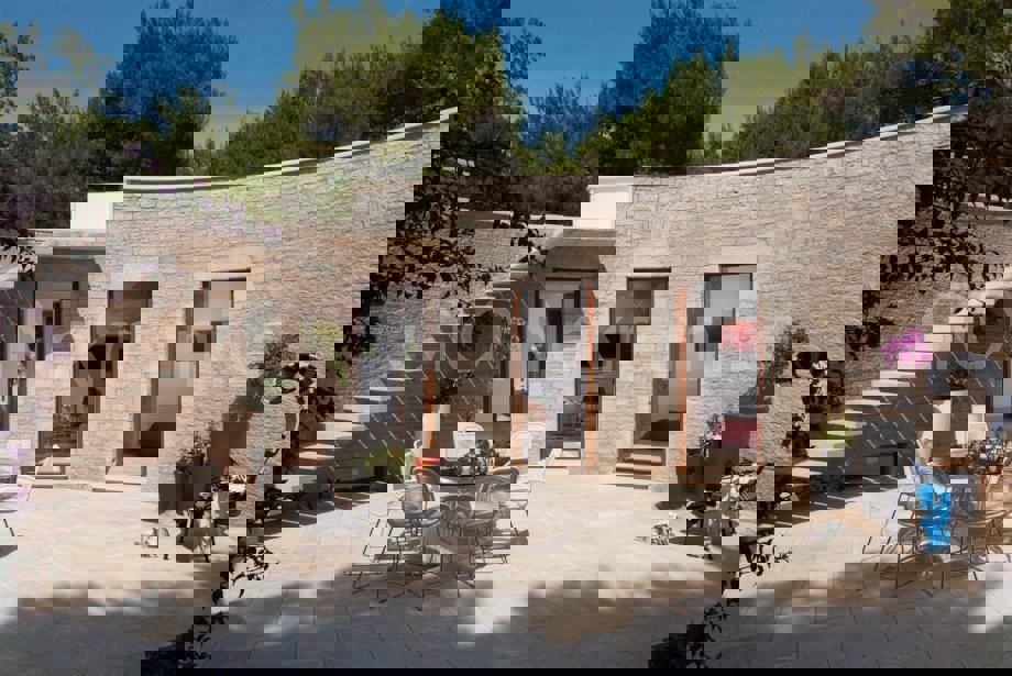 Brač, Selca-Povlja, villa di lusso, 1a fila al mare