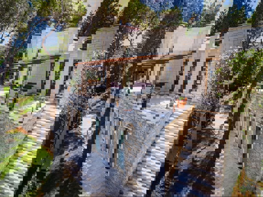 Brač, Selca-Povlja, villa di lusso, 1a fila al mare