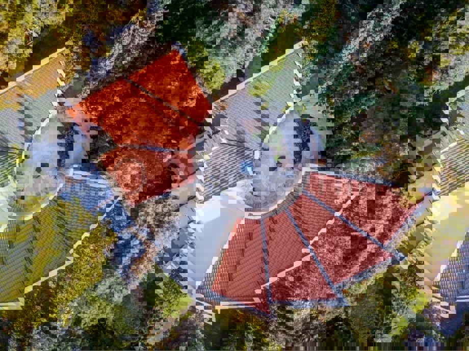 Brač, Selca-Povlja, villa di lusso, 1a fila al mare