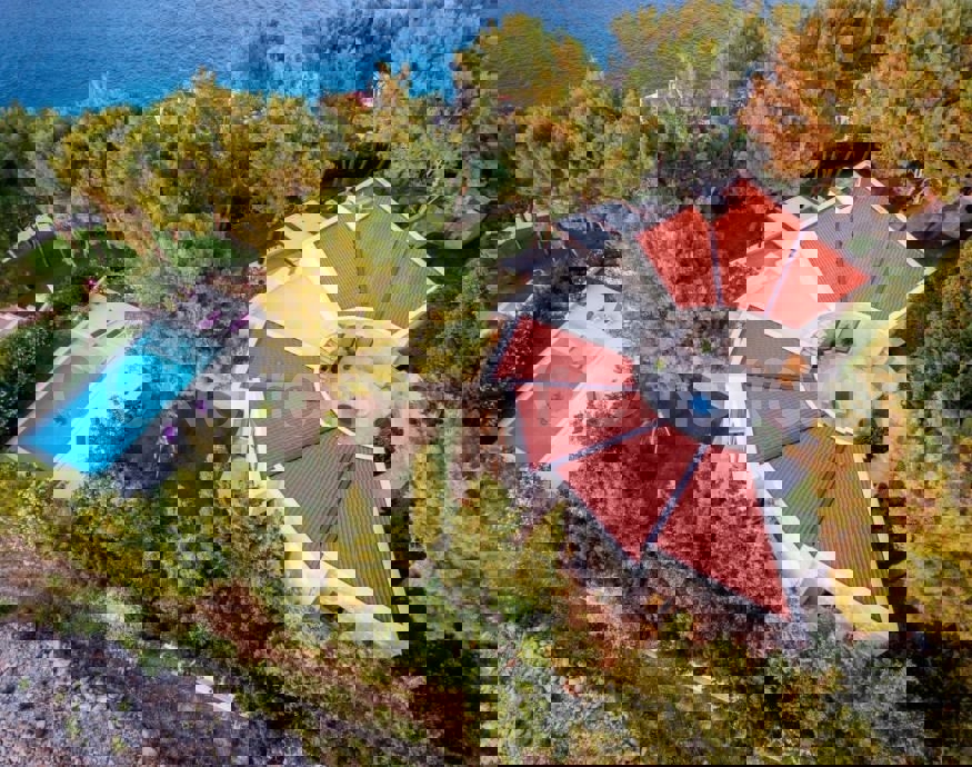 Brač, Selca-Povlja, villa di lusso, 1a fila al mare