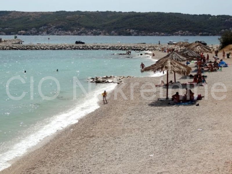 Kaštel Štafilić, Resnik, terreno edificabile 1a fila al mare