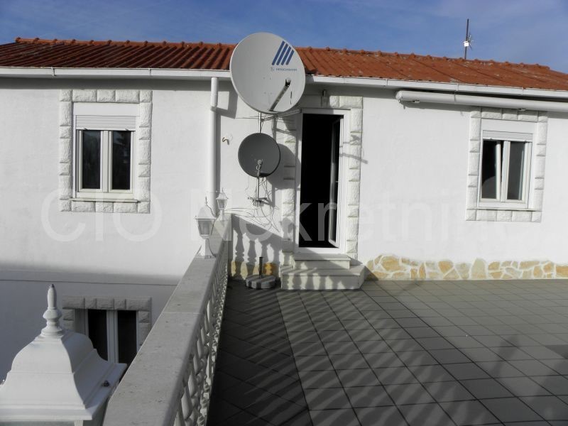 Kaštel Lukšić, casa 1a fila al mare, in vendita