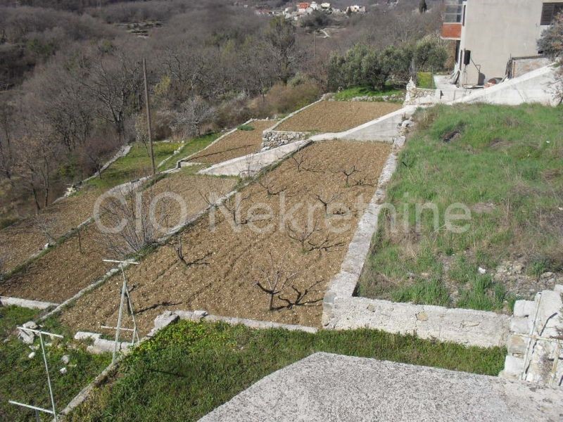 Omiš, Zvečanje, Građevisko zemljište, Sale