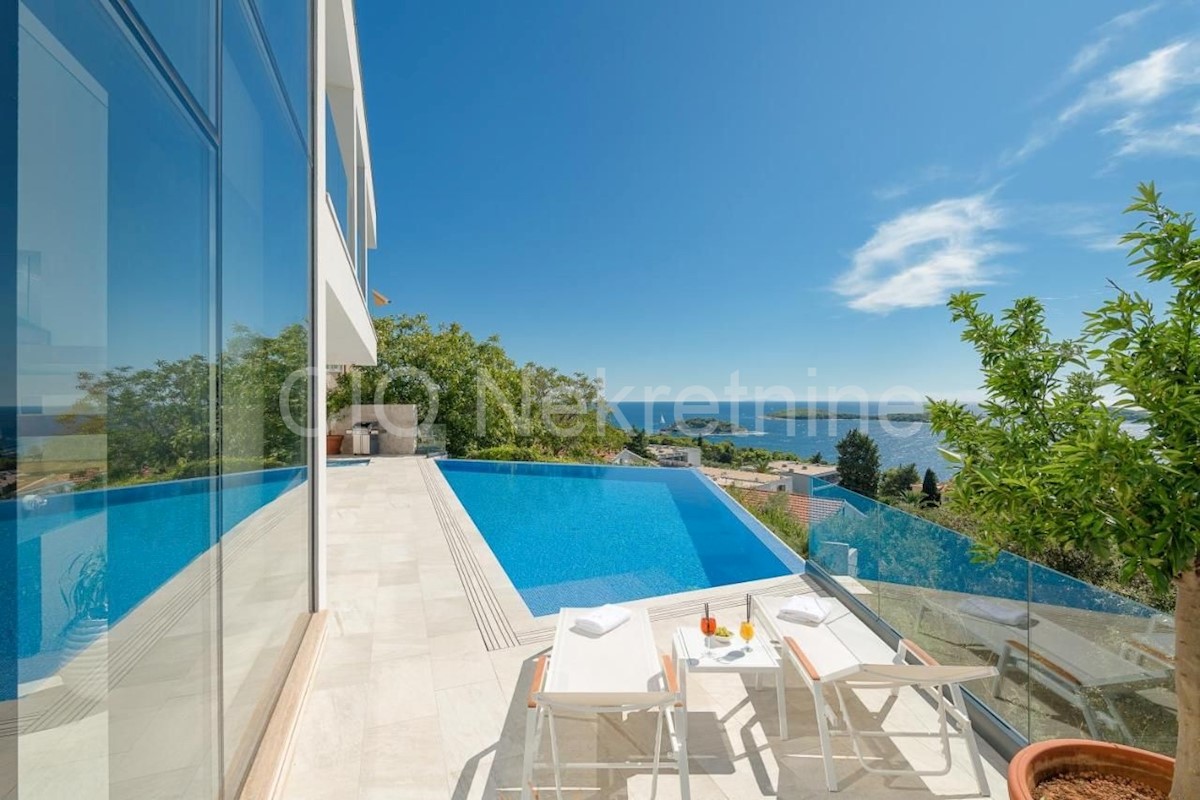 Hvar, villa di lusso con piscina e vista mare, in vendita