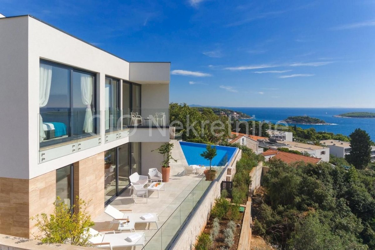 Hvar, villa di lusso con piscina e vista mare, in vendita