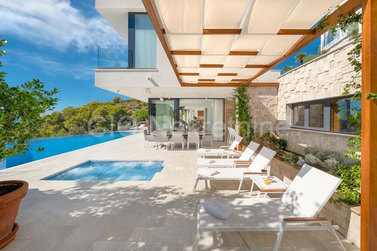 Hvar, villa di lusso con piscina e vista mare, in vendita