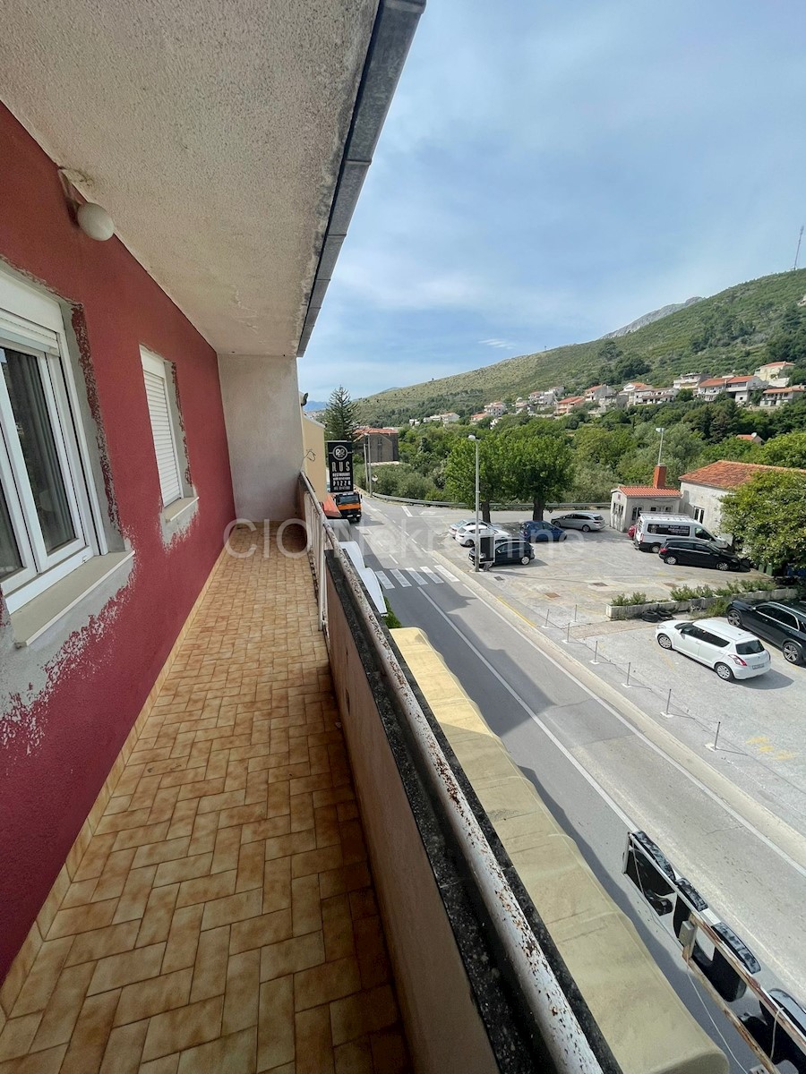 Žrnovnica, casa indipendente 300 m2, vendita esclusiva