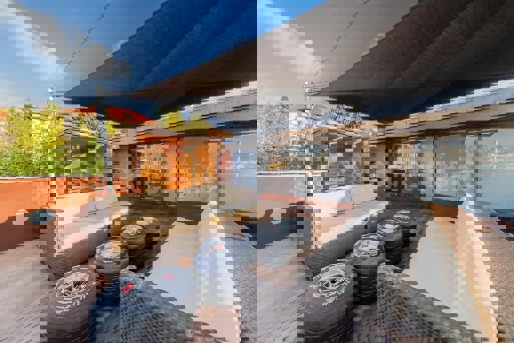 Zagabria, edificio residenziale e commerciale nel centro della città
