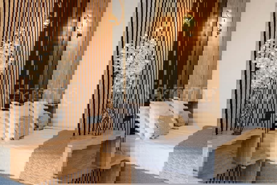 Hotel a Spalato, Bačvice, prima fila al mare, in vendita