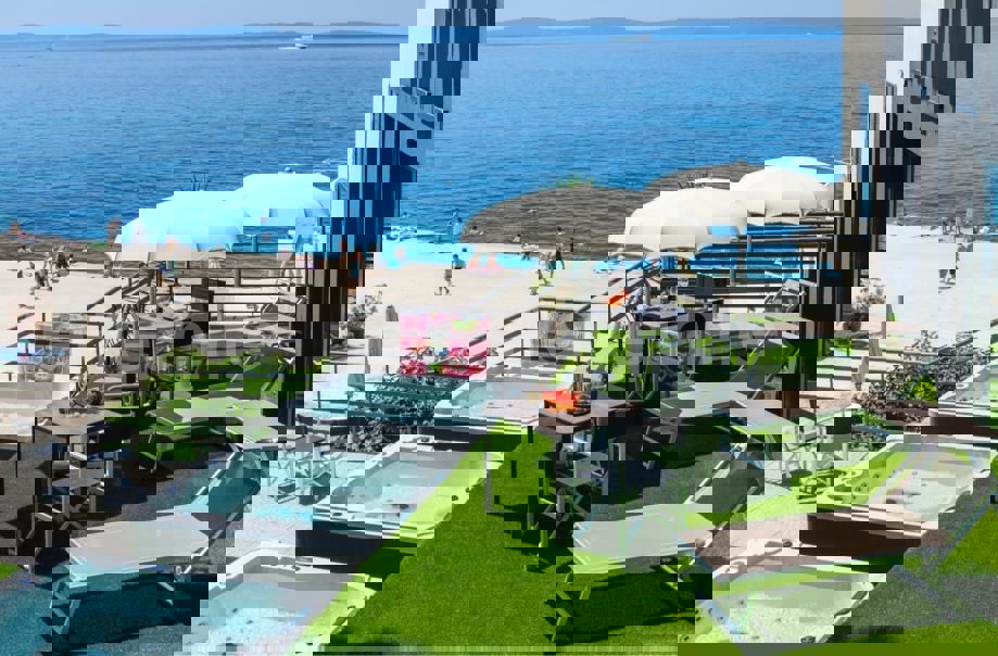 Hotel a Spalato, Bačvice, prima fila al mare, in vendita