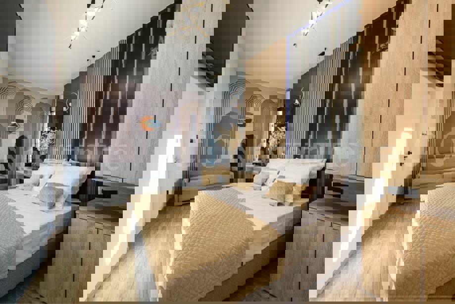 Hotel a Spalato, Bačvice, prima fila al mare, in vendita