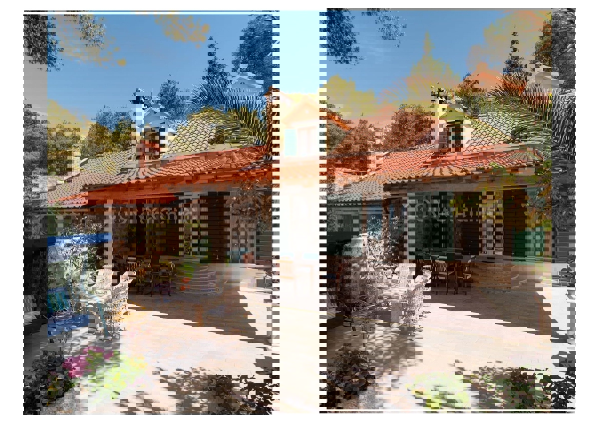 Brač, Mirca, villa con piscina, prima fila sul mare, in vendita