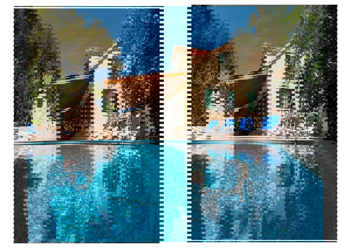 Brač, Mirca, villa con piscina, prima fila sul mare, in vendita