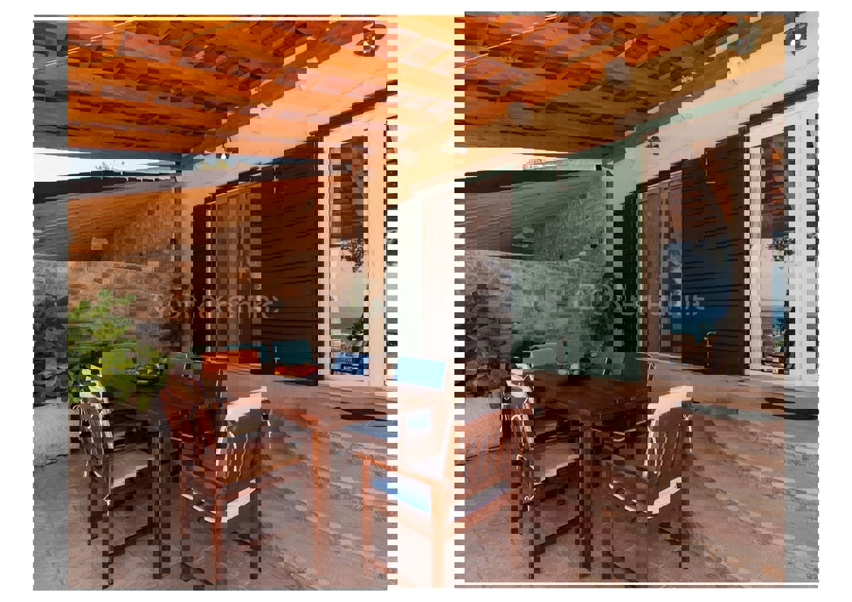 Brač, Mirca, villa con piscina, prima fila sul mare, in vendita