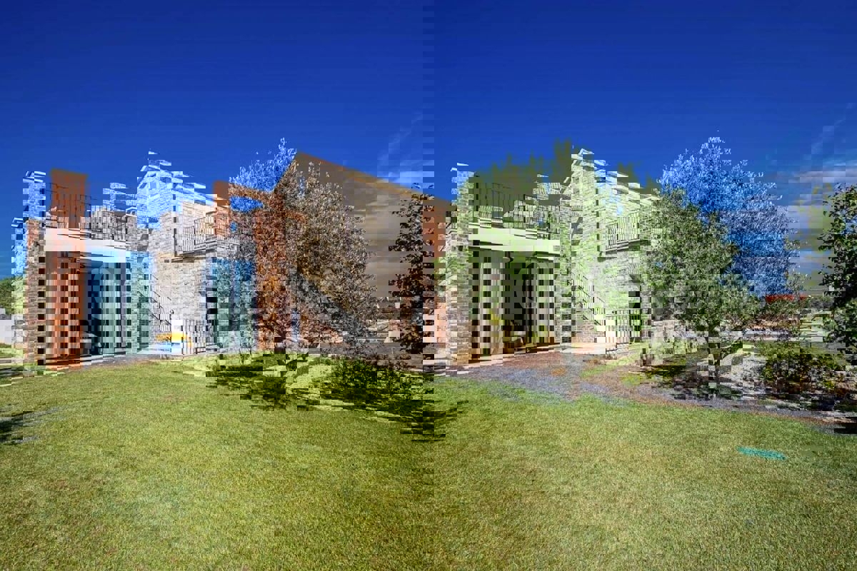 Zara, Murvica, villa in pietra con piscina e campo da tennis, in vendita