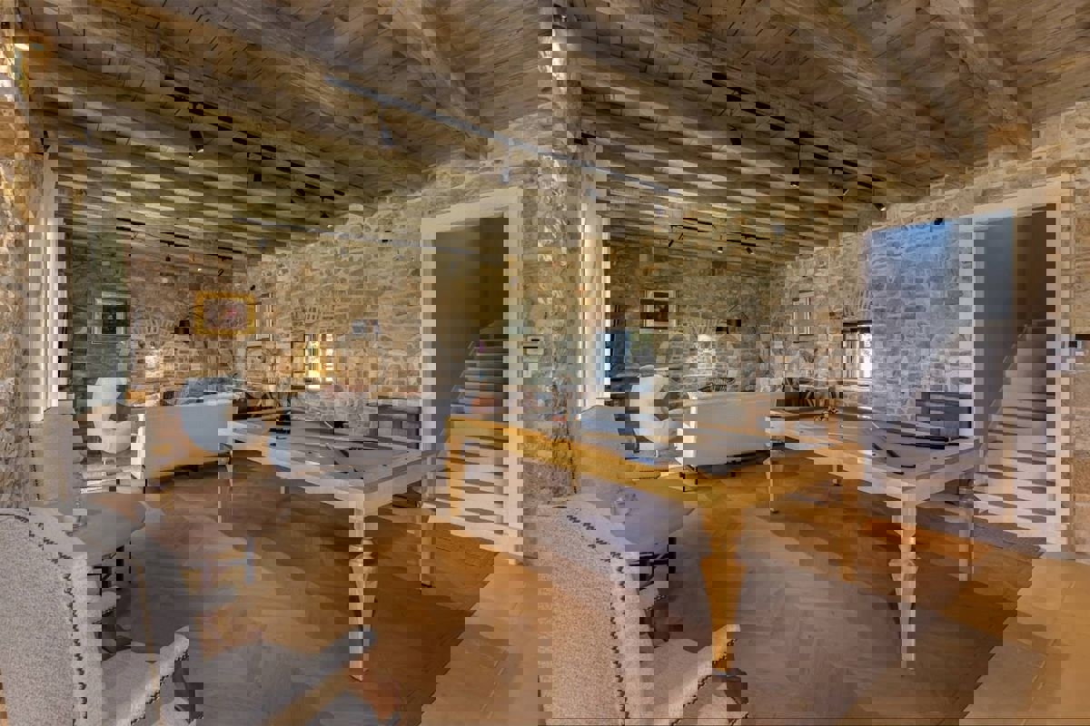 Zara, Murvica, villa in pietra con piscina e campo da tennis, in vendita