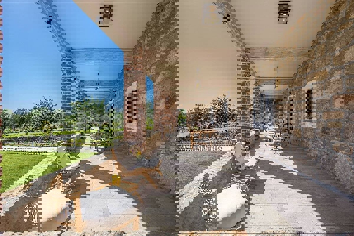 Zara, Murvica, villa in pietra con piscina e campo da tennis, in vendita