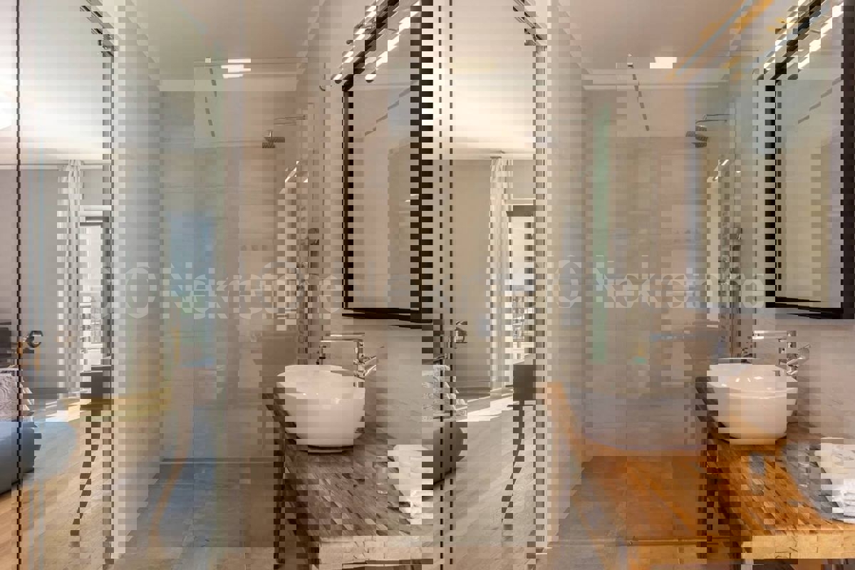 Zara, Murvica, villa in pietra con piscina e campo da tennis, in vendita