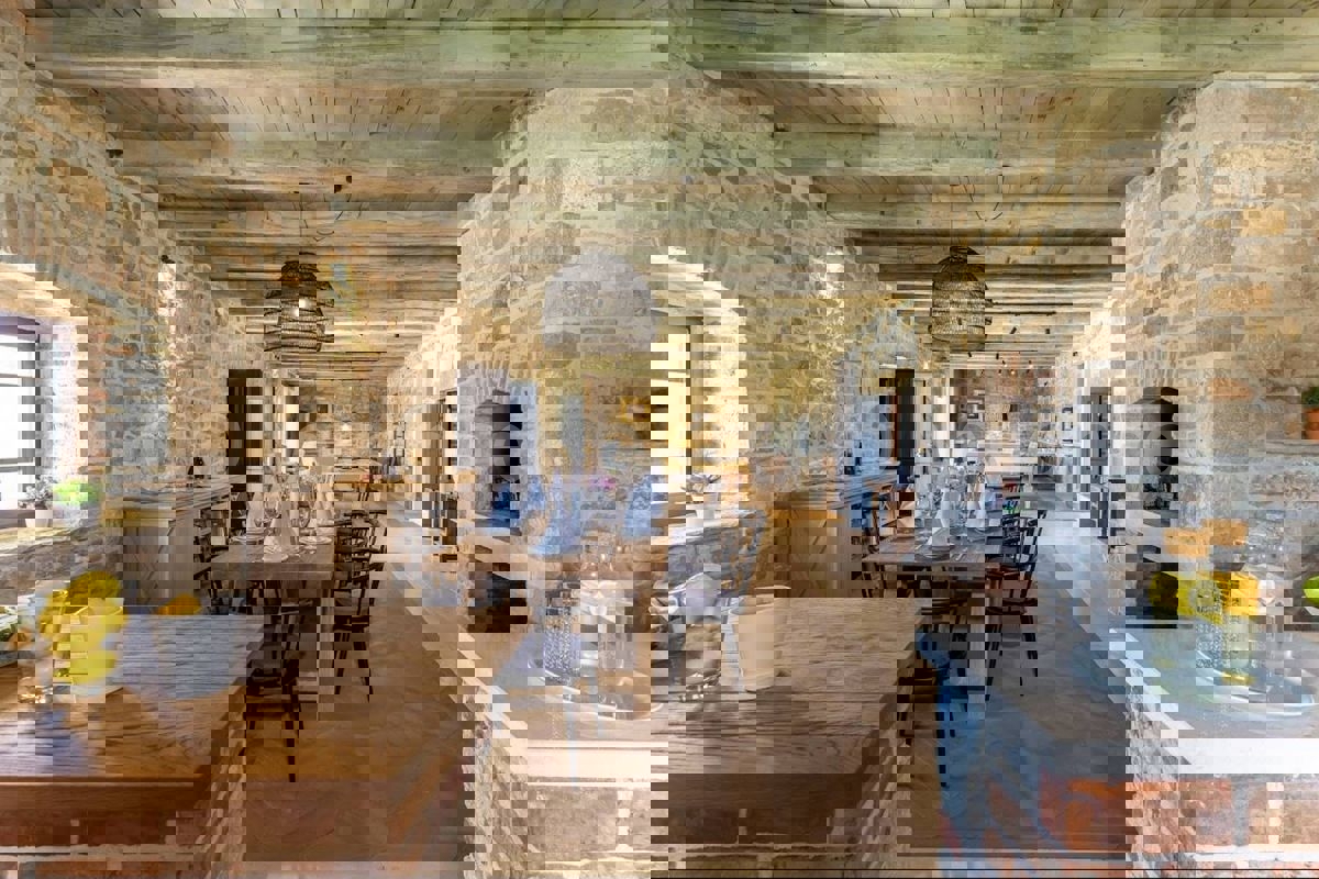 Zara, Murvica, villa in pietra con piscina e campo da tennis, in vendita