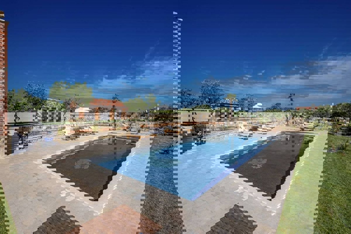 Zara, Murvica, villa in pietra con piscina e campo da tennis, in vendita