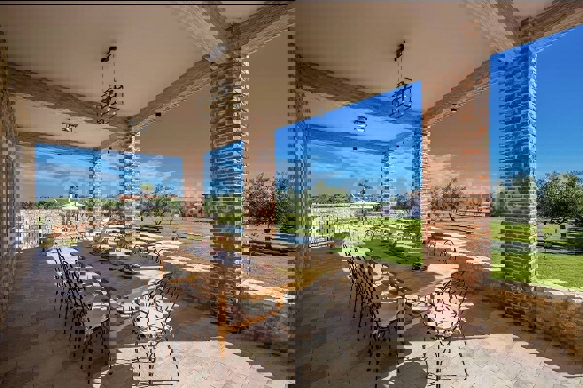 Zara, Murvica, villa in pietra con piscina e campo da tennis, in vendita